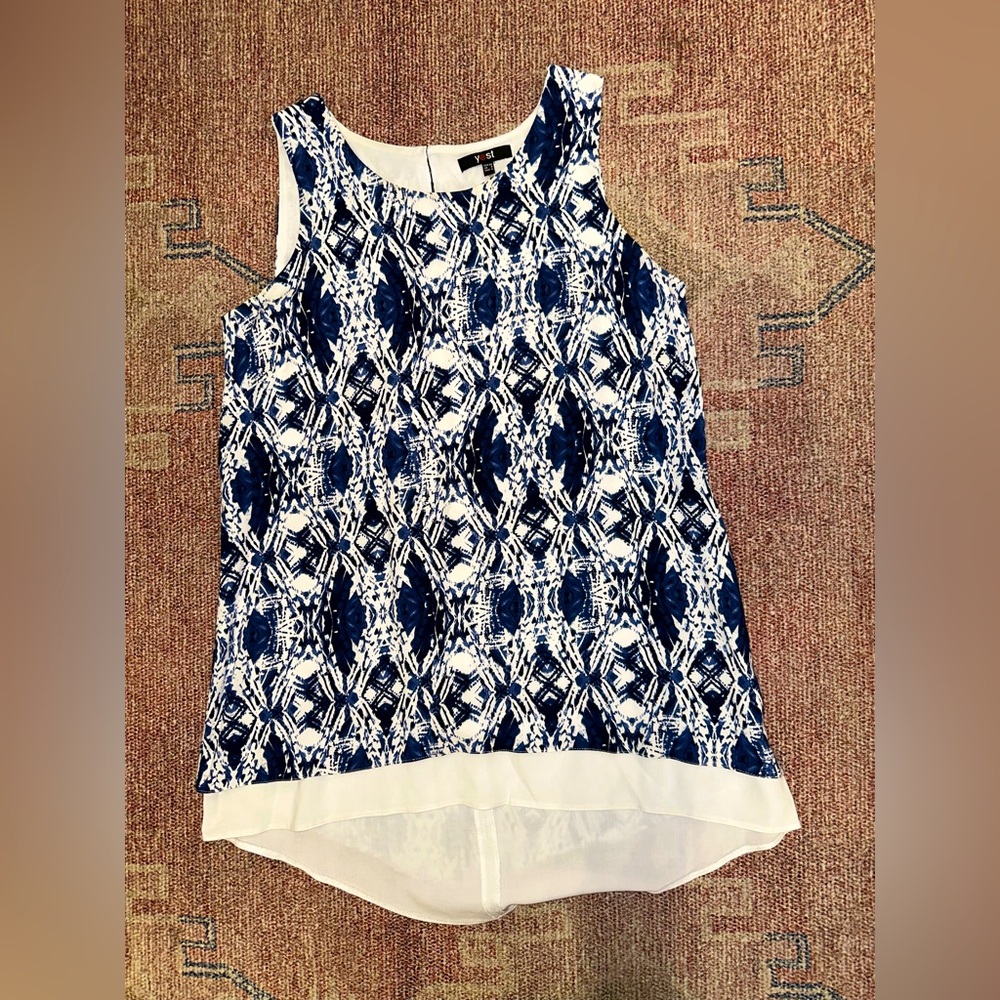 Yest sleeveless tank blouse white with navy print. Size small